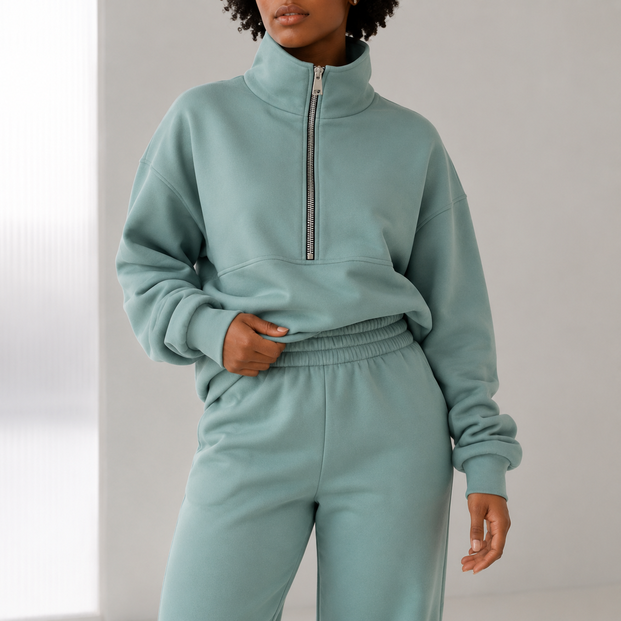 Marcelline | Chic Velour Tracksuit Women with Cropped Half-Zip Top & Joggers